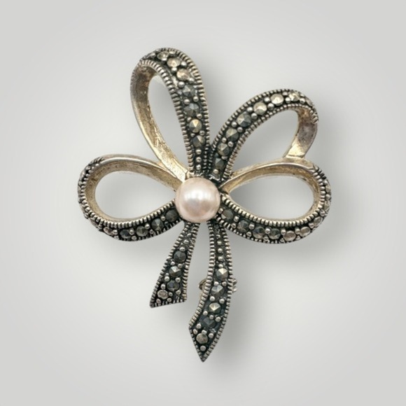 Jewelry - Sterling Silver Bow Brooch Marcasite Pearl Center 925‎ China Ribbon Pin
